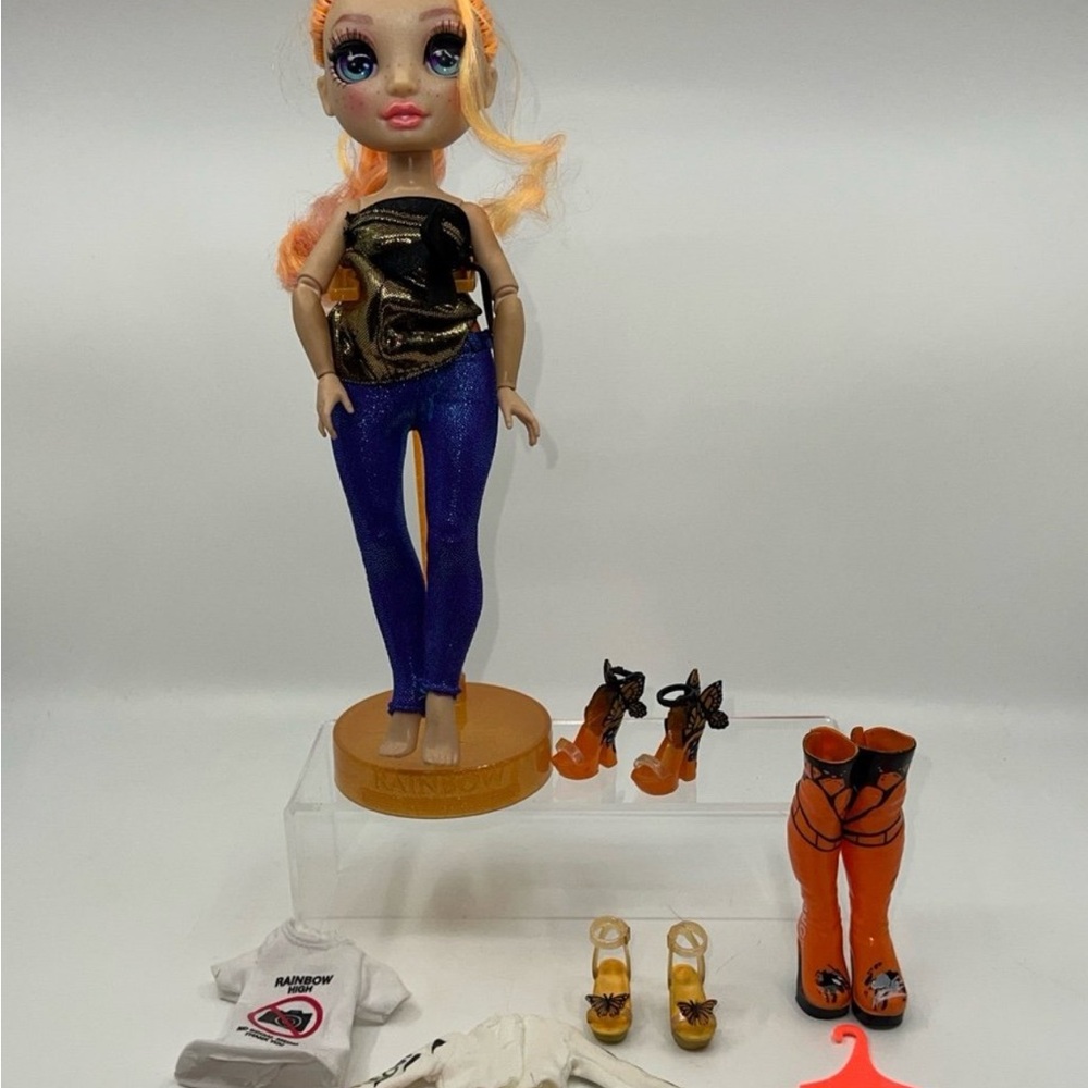 Rainbow High Series 1 Fashion Doll Poppy Rowa